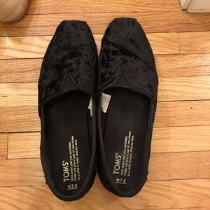 Black velvet Toms
